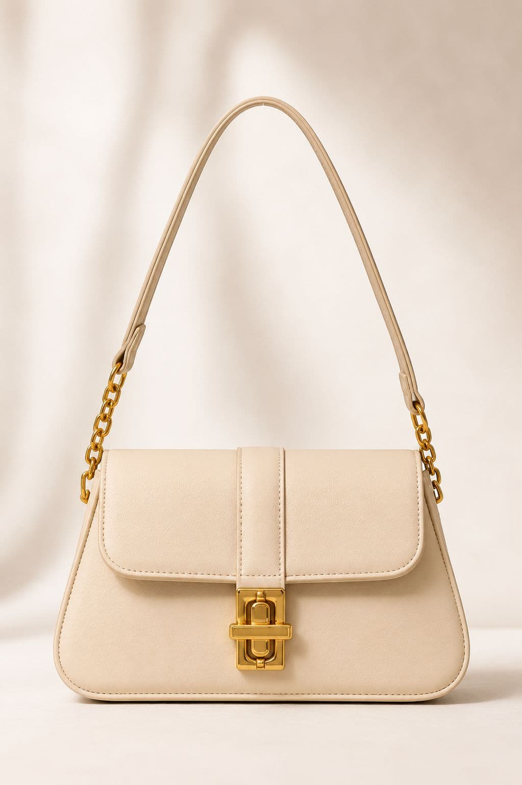 Bolsa Feminina Sofia Baguete Estruturada com Alça de Corrente Off White